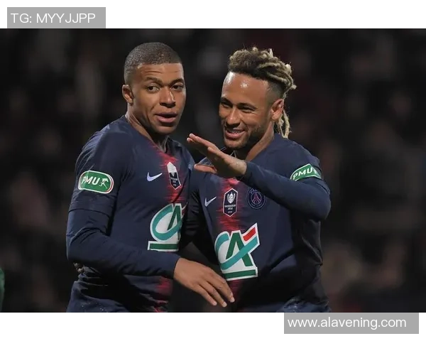 足球明星的魅力与成就:探索他们的职业生涯与影响力 足球明星的魅力与成就:探索他们的职业生涯与影响力